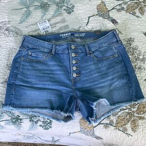 Torrid perfect button front 3.5” short vintage stretch denim shorts size 14